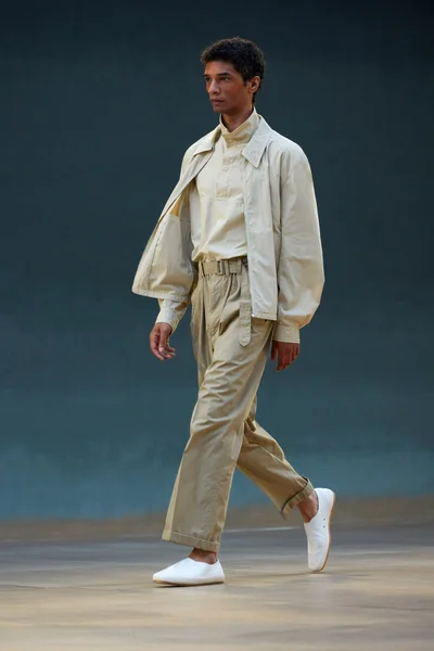Look 48